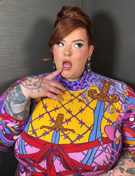 Plus sized Model claims flight attendant told her to lose weight during first-class flight with son