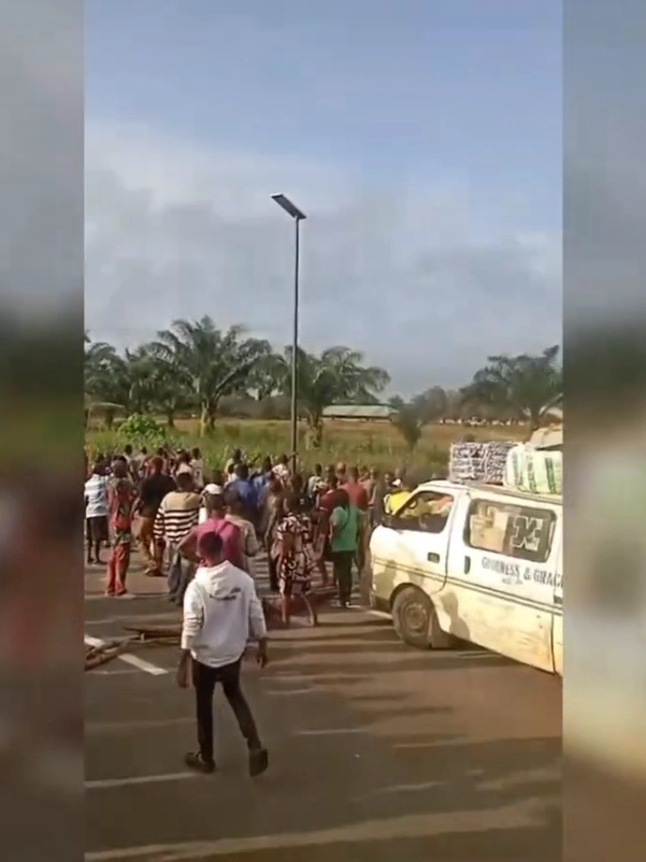 Corps members, driver, and other passengers kidnapped while travelling (video)
