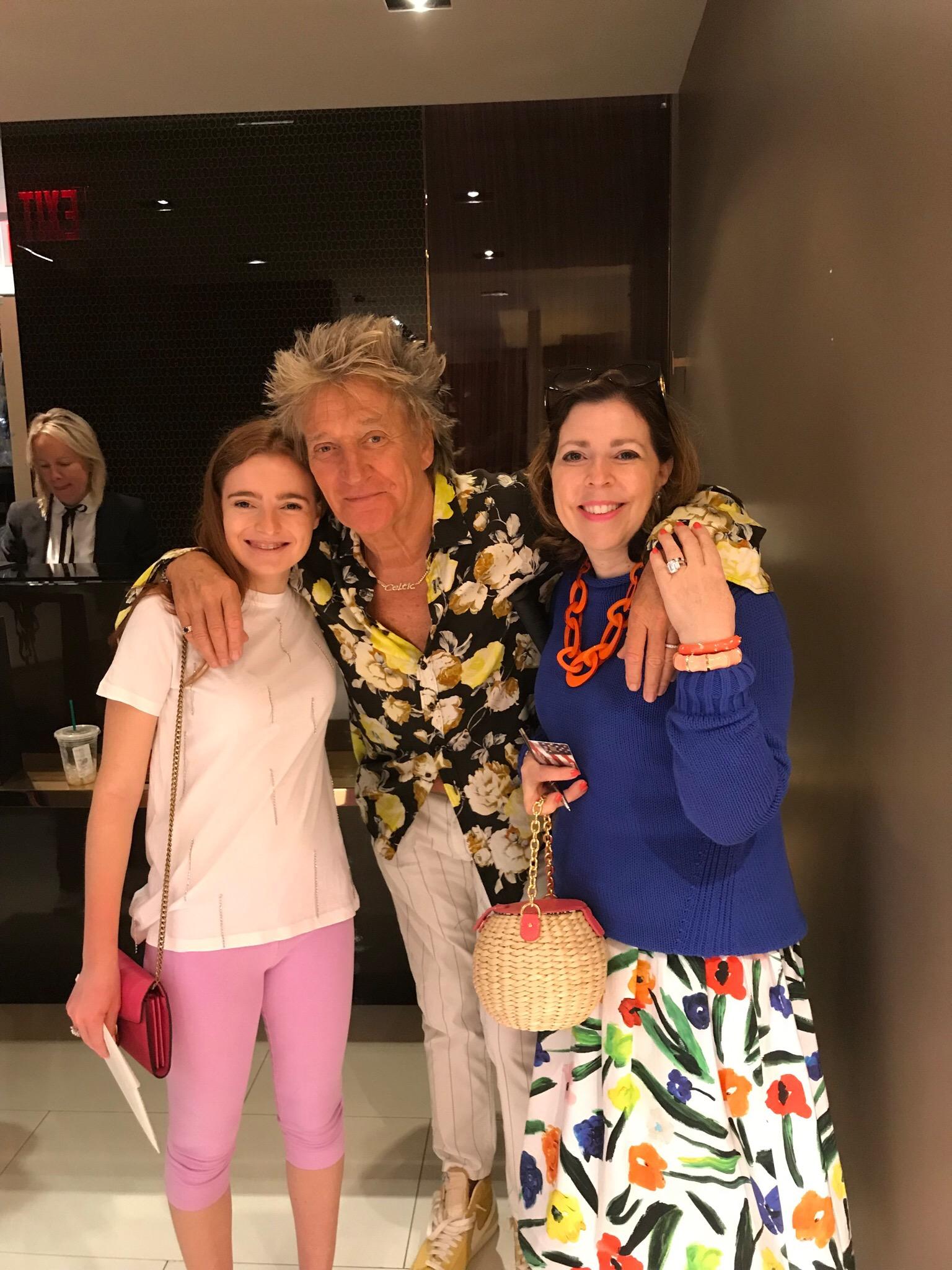 Man k!lls wife, daughter, and himself in family's mansion