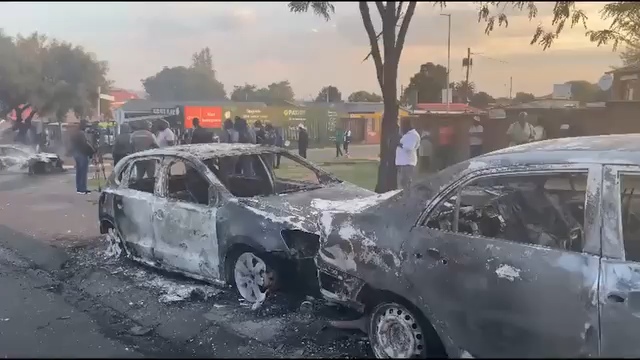 Foreigners' shops looted in Soweto as South Africans continue protest against foreigners (videos)