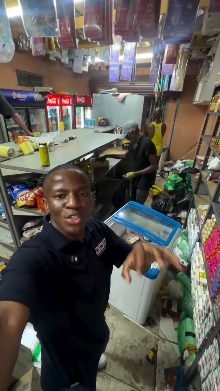 Foreigners' shops looted in Soweto as South Africans continue protest against foreigners (videos)