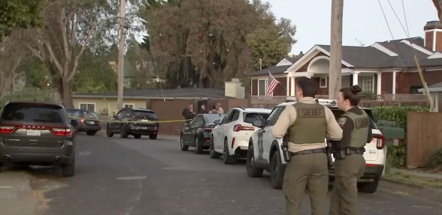 Police sergent shoots his wife and daughter d£ad before turning gun on himself