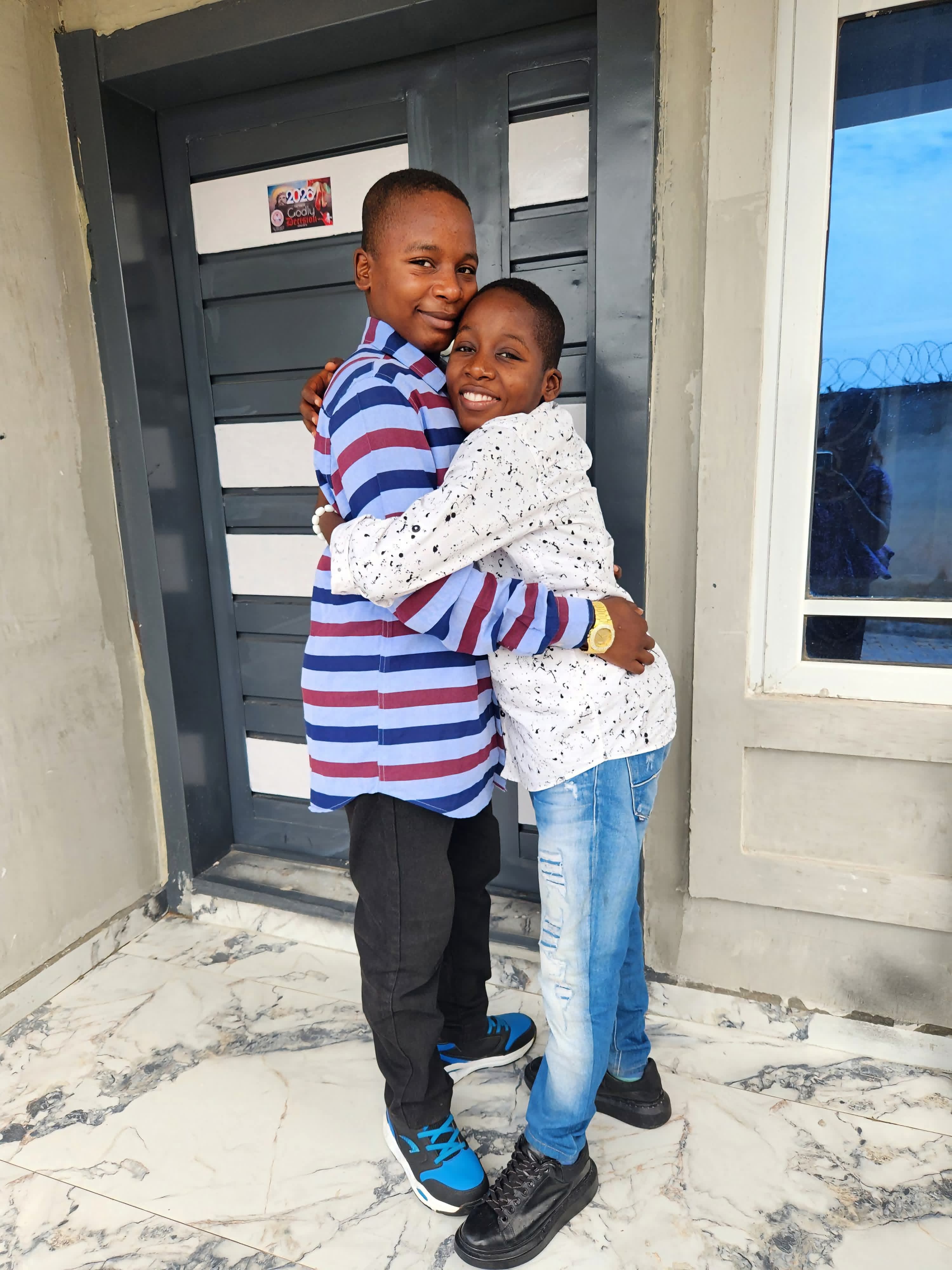 Mother begs for rescue of her two children abducted 7 weeks ago as she shares photo of them kidnappers sent