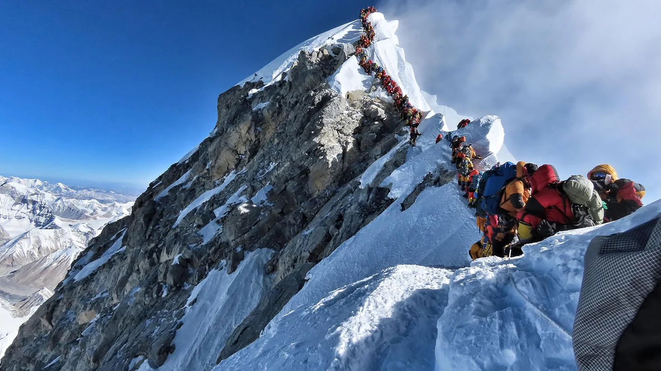 New record set as 274 climbers scale Mount Everest?s south side in single day