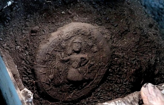 Scientists discover 1,300-year-old Jesus bread