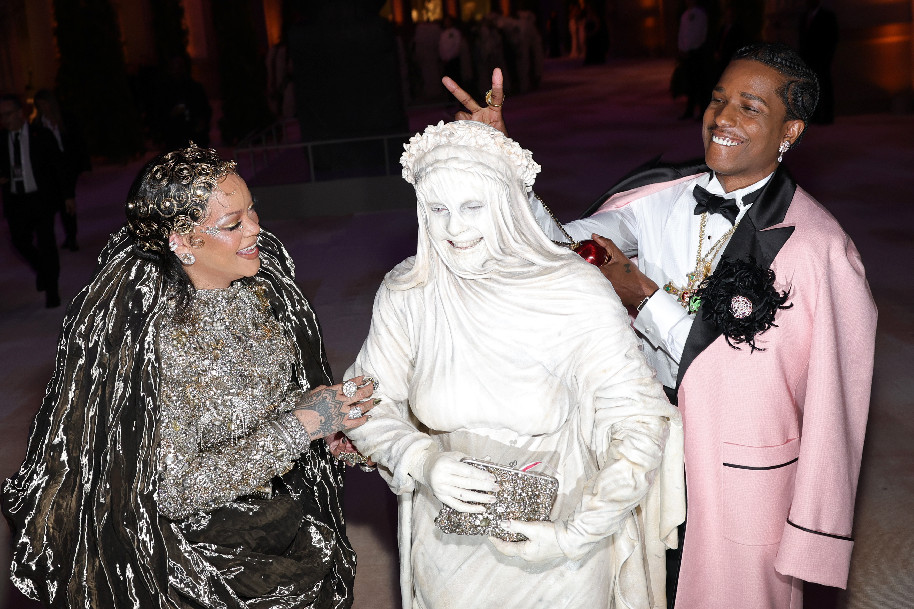 Rihanna and A$AP Rocky look so in love as they arrive 2026 Met Gala together (photos/video)
