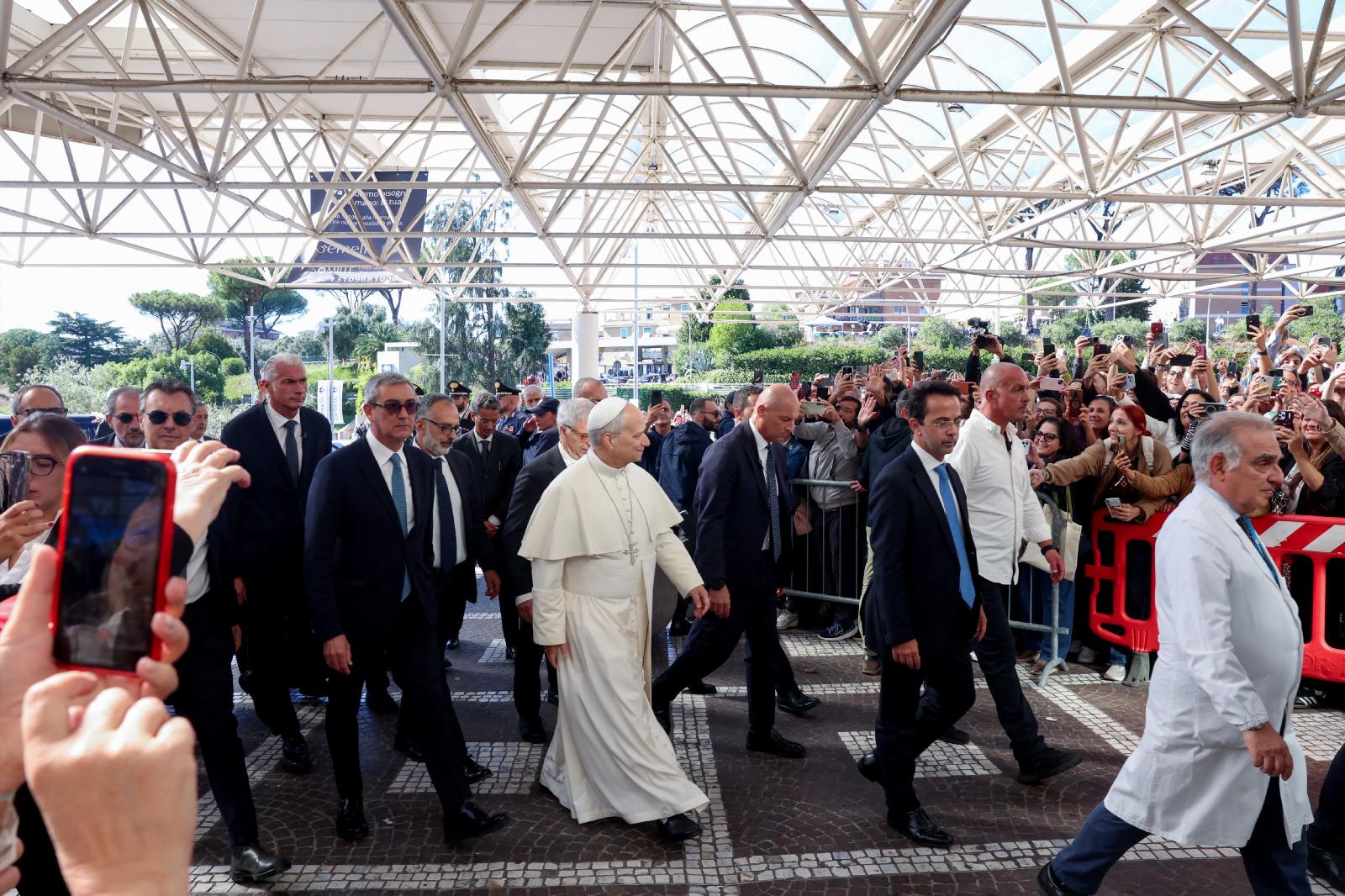 Pope Leo arrives at Rome Hospital ahead of Lung surgery (Photos)