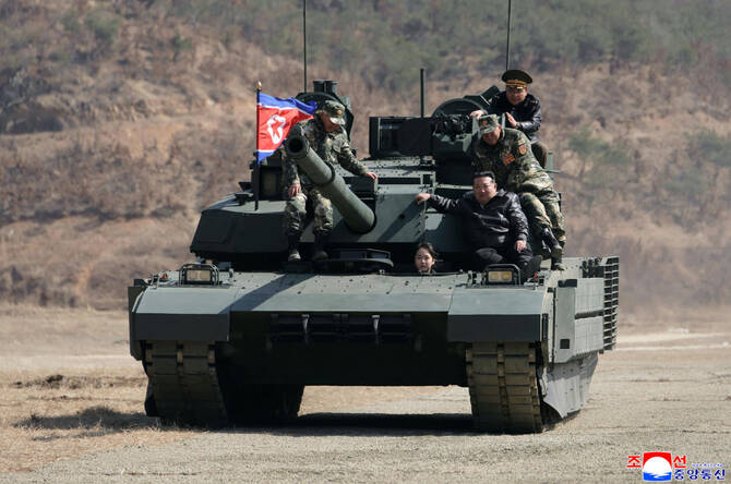 North Korean leader?s teenage daughter drives tank in latest public appearance