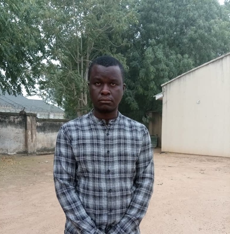 Military personnel securing the arrested suspects in Yobe