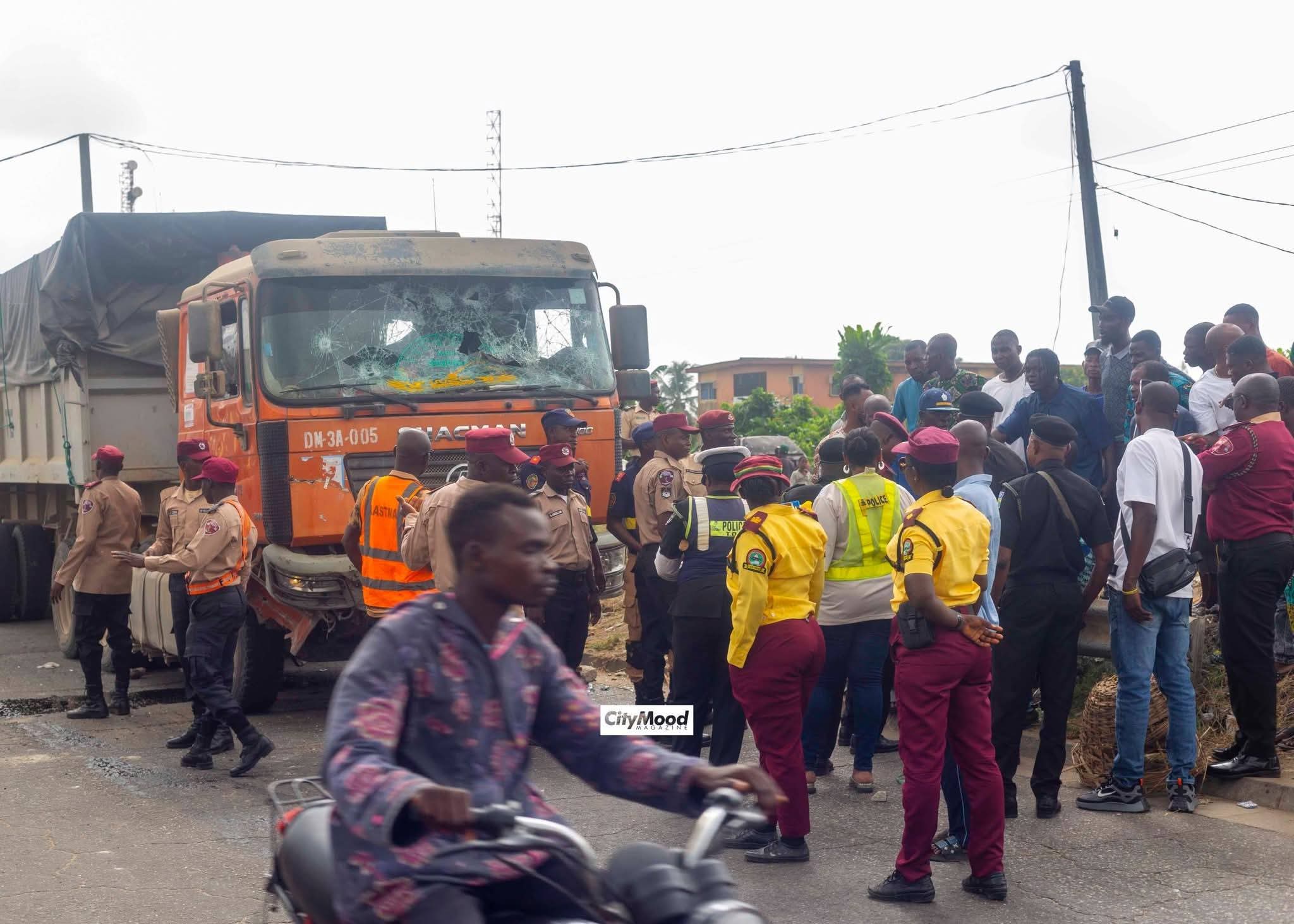 Truck crushes LASTMA officer and two motorcyclists to d3ath