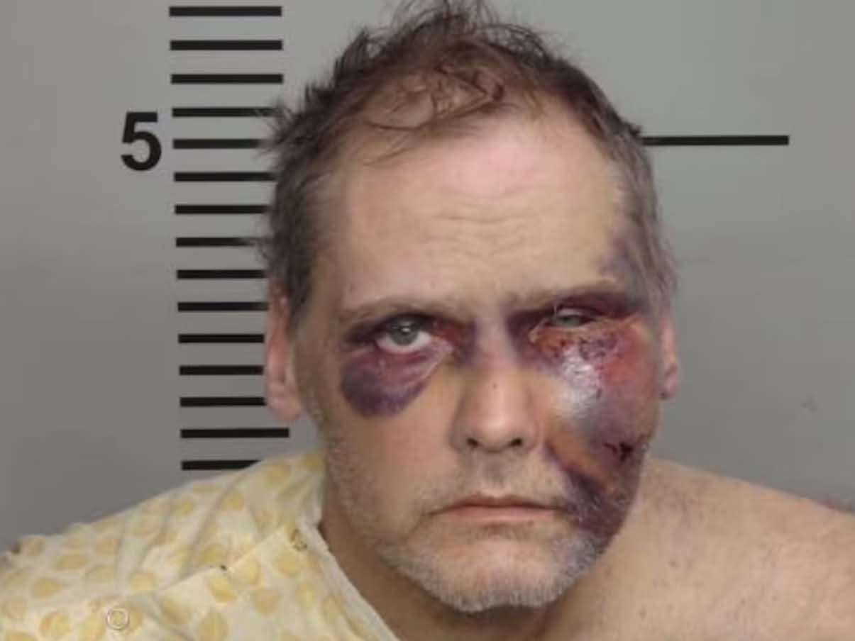 Suspect jumps from fourth-floor apartment after k!lling man and his dog