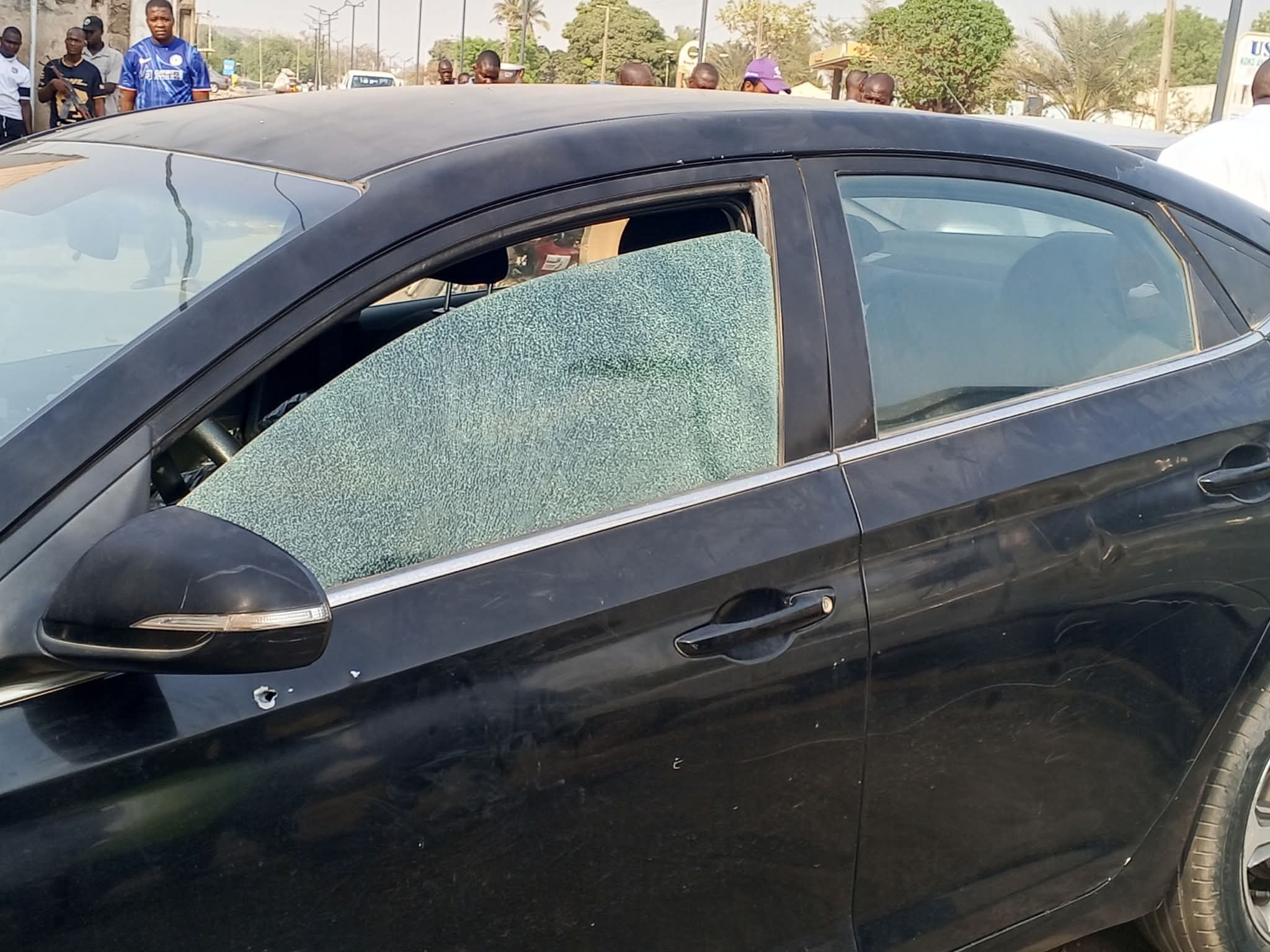 Armed robbers trail man to bank in Minna, snatch N10m from him