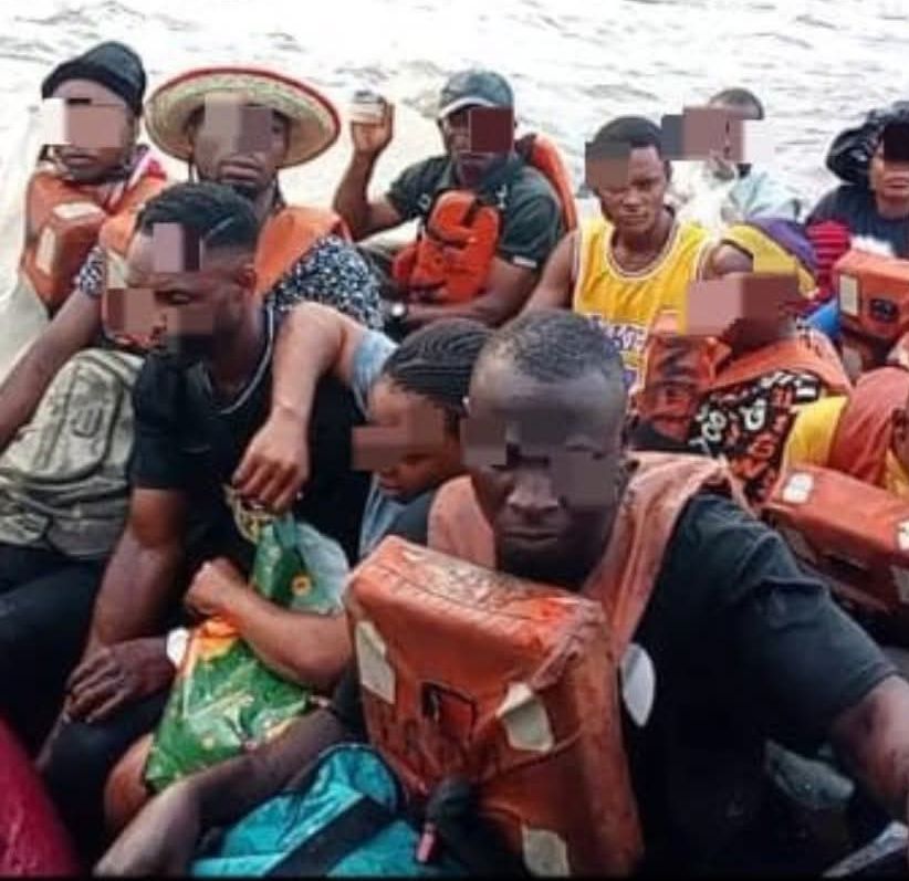 Nigerian Navy foils sea robbery, rescues 16 passengers in Calabar