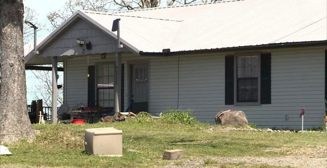 Man allegedly m8rders his twin sister and her 17-month-old daughter