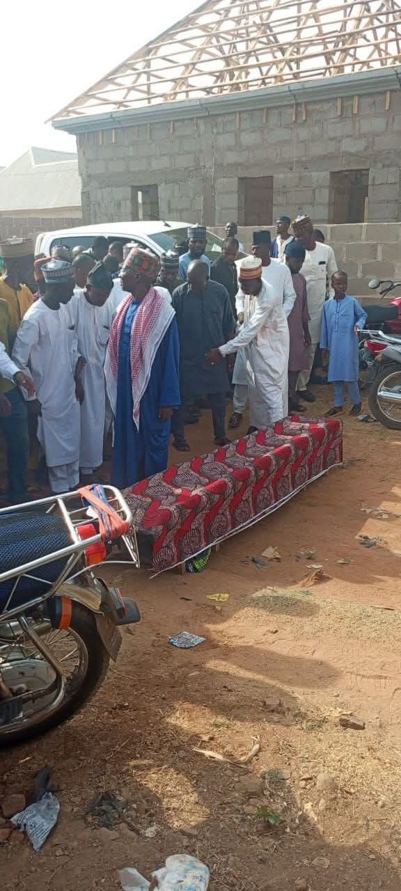 Nasarawa Govt official slumps and d!es in his office