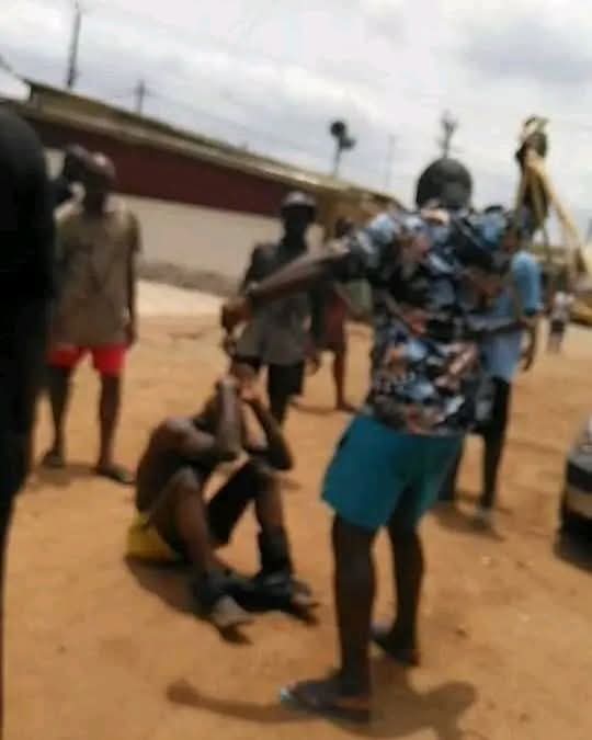 Angry residents b3at man to stupor for allegedly r@ping 3-year-old girl