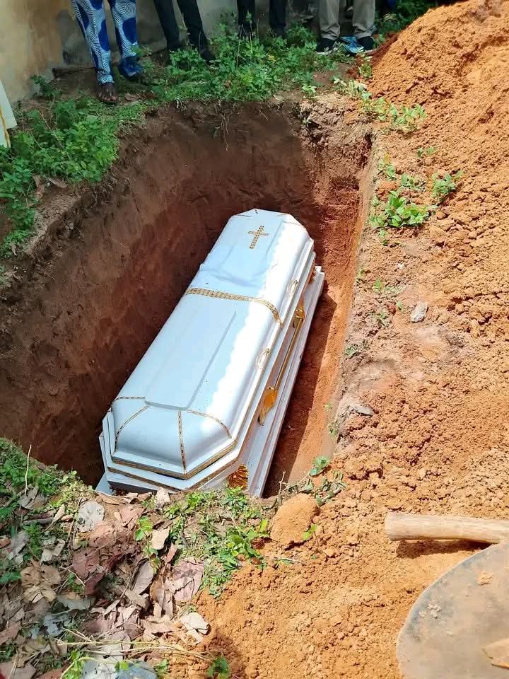 Two UNICAL graduating students d!e in road crash enroute to Calabar for convocation ceremony