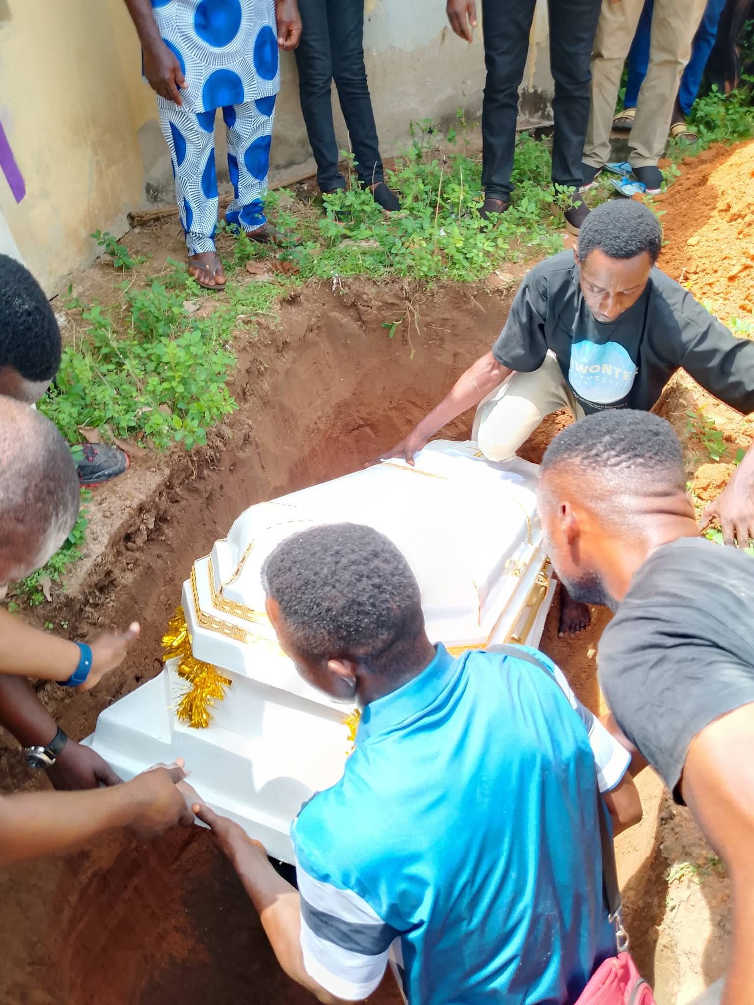 Two UNICAL graduating students d!e in road crash enroute to Calabar for convocation ceremony