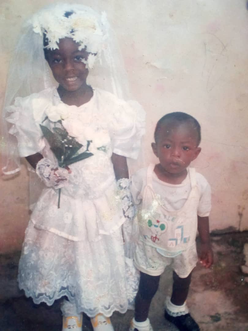 Nigerian man recreates childhood photo with his sister on her wedding day
