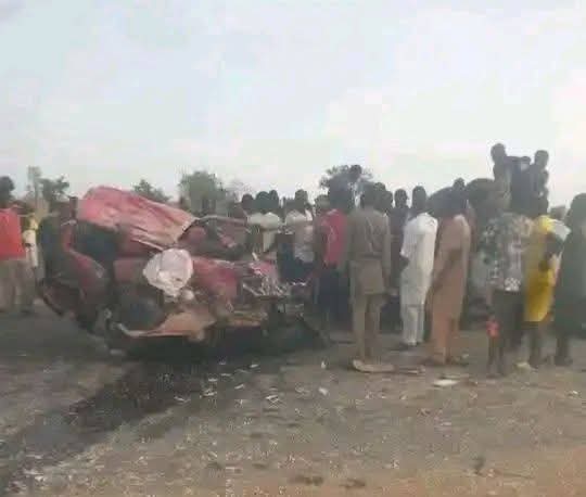 Soldier?s wife, two children and six others d!e in Taraba road crash
