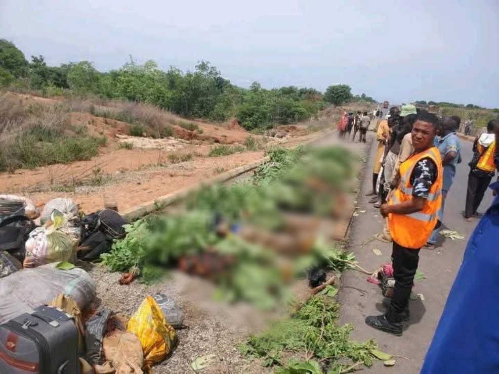 16 k!lled, five injured as bus plunges under bridge on Lokoja-Okene highway
