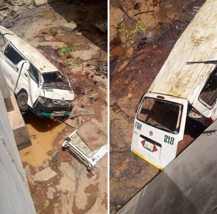16 k!lled, five injured as bus plunges under bridge on Lokoja-Okene highway