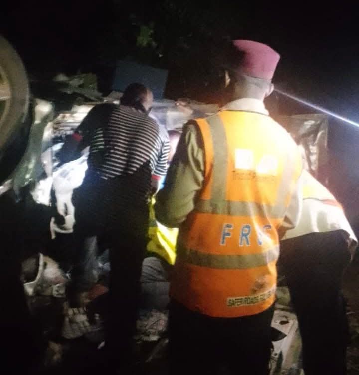 11 d!e as vehicle plunges off bridge on Lagos-Abeokuta expressway