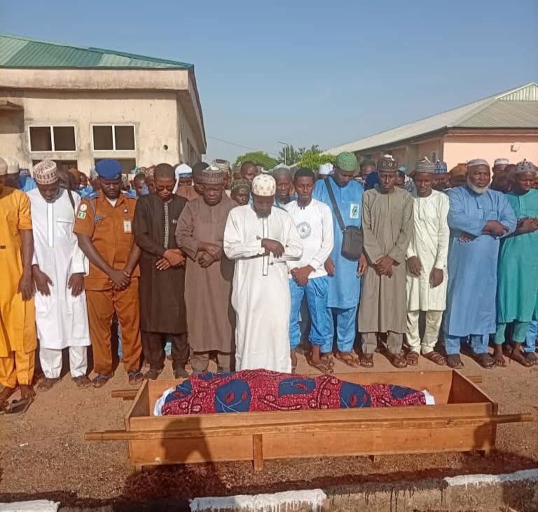 Pilgrim d!es after falling ill at Yola airport hours before flight Saudi Arabia.