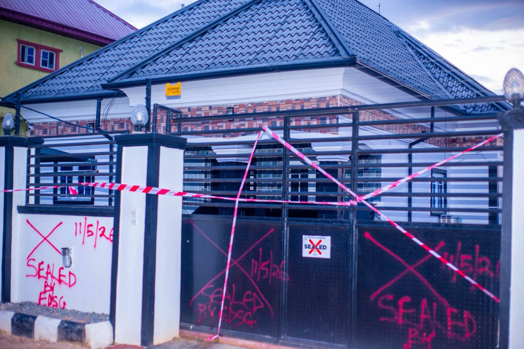 Edo security operatives arrest 12 suspected cultists, seal alleged initiation centres in Benin City