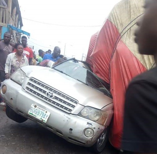 Photos: Father and daughter escape death as trailer crushes their SUV in Benin