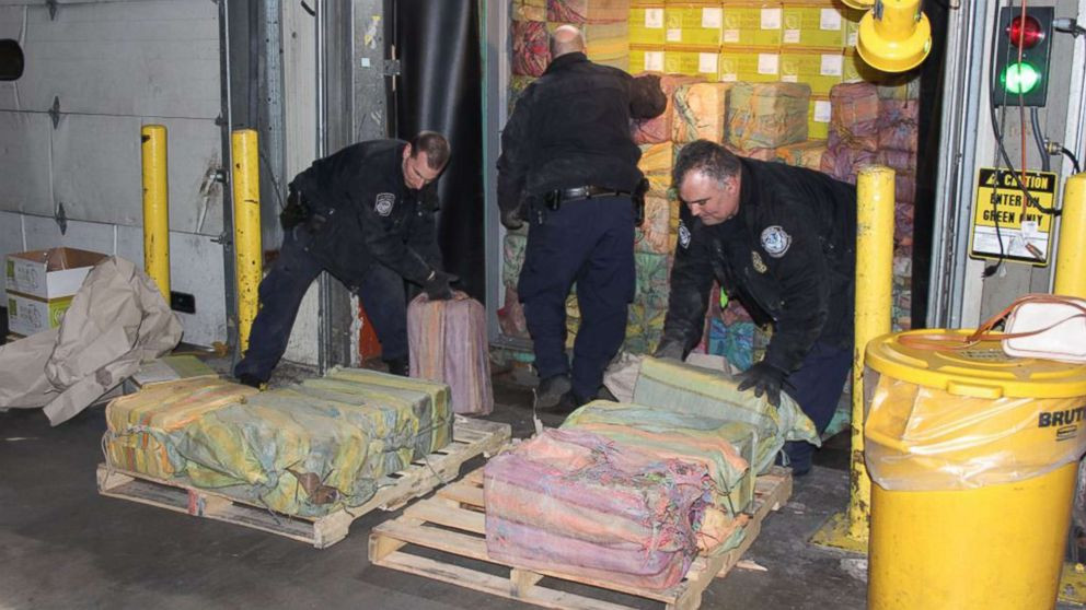 Authorities make largest cocaine seizure in New York as 3, 200 pounds of hard drugs valued at $77m is found hidden in crates of fruits (Photos)