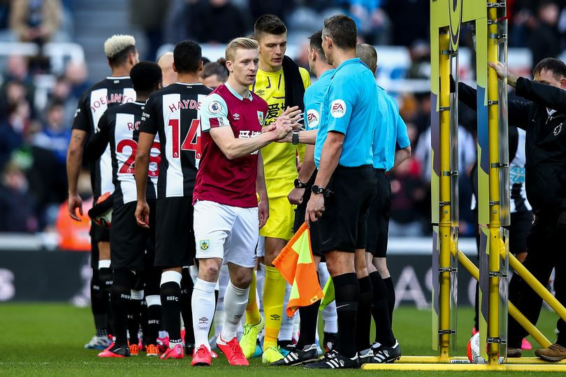 Premier League ban players from shaking hands before games amid coronavirus fears