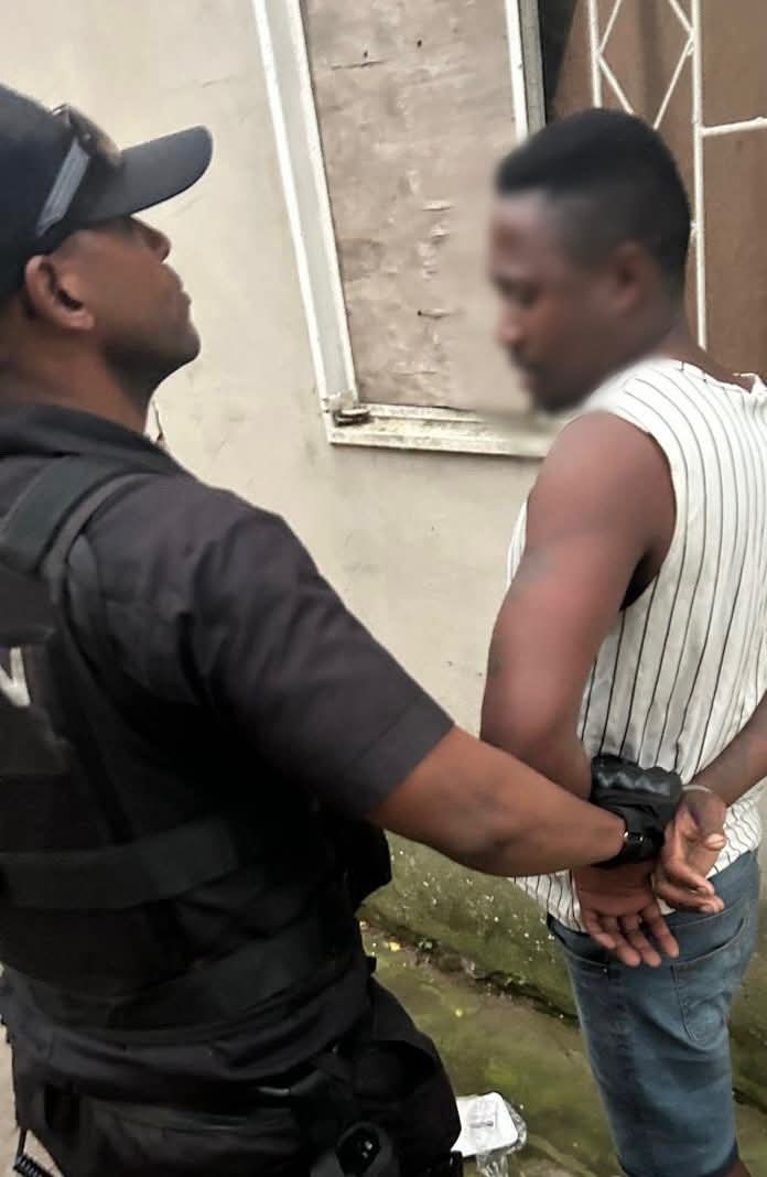 Woman catches her boyfriend s3xually assaulting her unconscious sister
