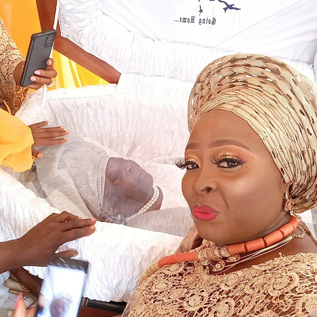 Photos and videos from the funeral ceremony of OAP, Lolo's mum