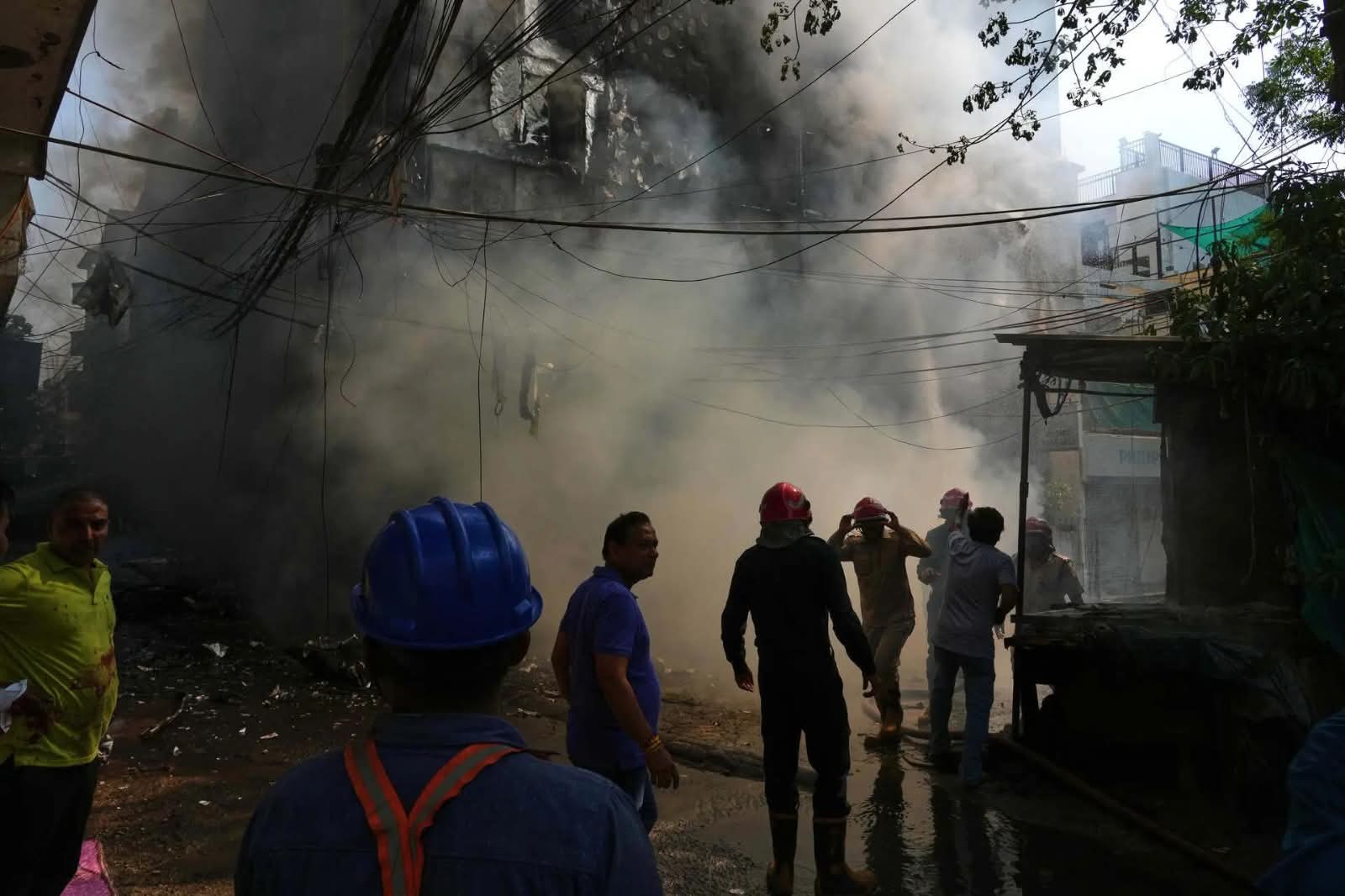21 k!lled in tragic India restaurant fire