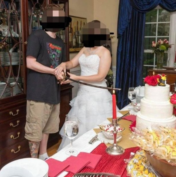Groom is called out for turning up in T-shirt and shorts for his wedding