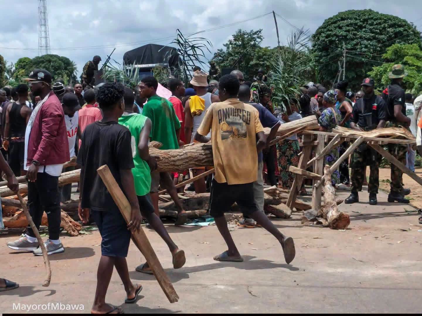 Residents protest as gunmen allegedly kidnap 18 mourners in Benue community