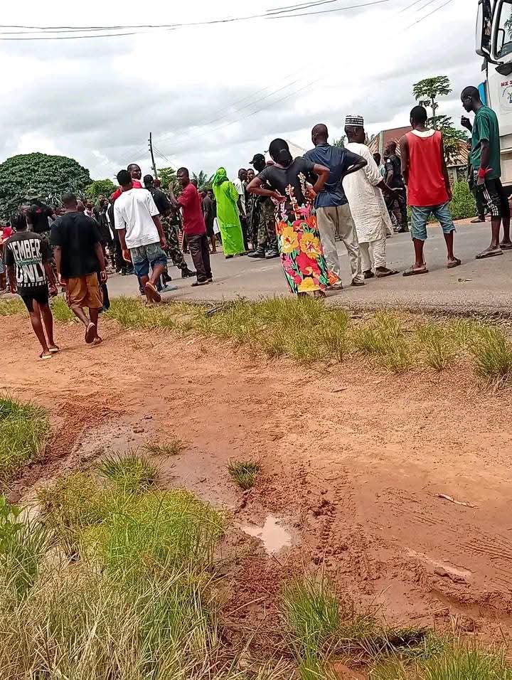 Residents protest as gunmen allegedly kidnap 18 mourners in Benue community