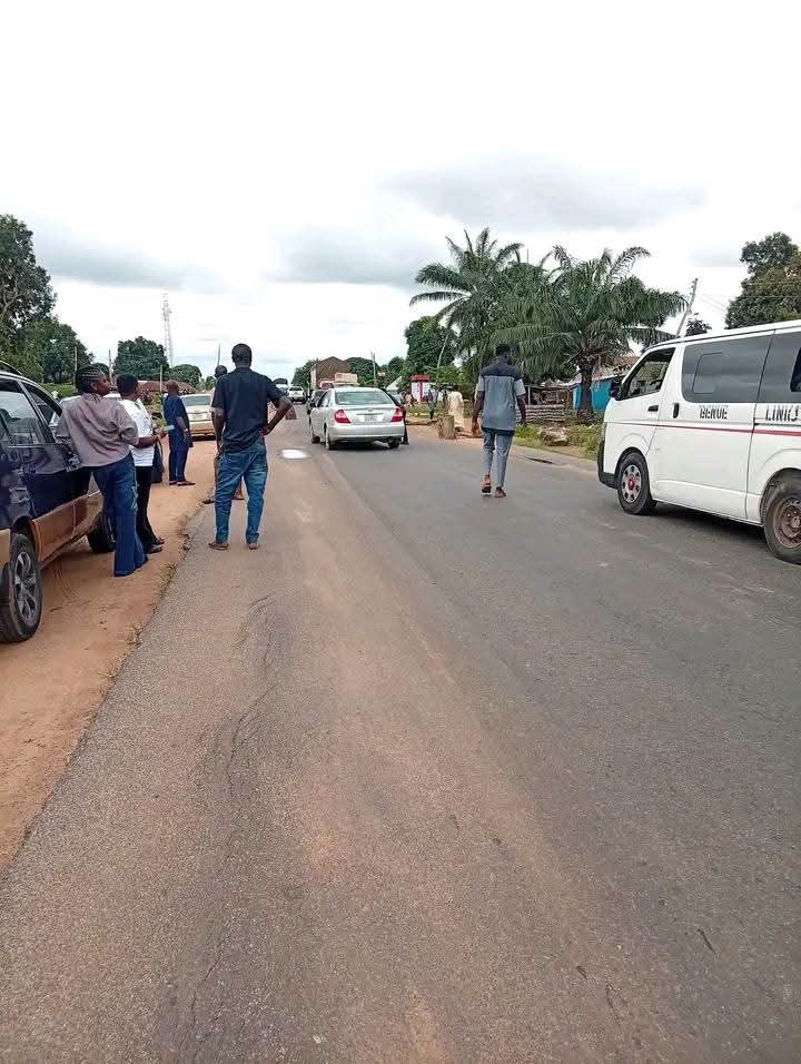 Residents protest as gunmen allegedly kidnap 18 mourners in Benue community