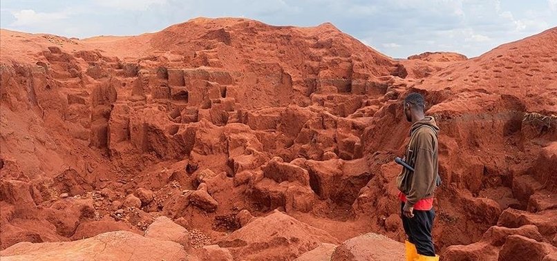 Watch as 32 miners d!e and hundreds submerged after massive copper-cobalt mine collapses in DR Congo