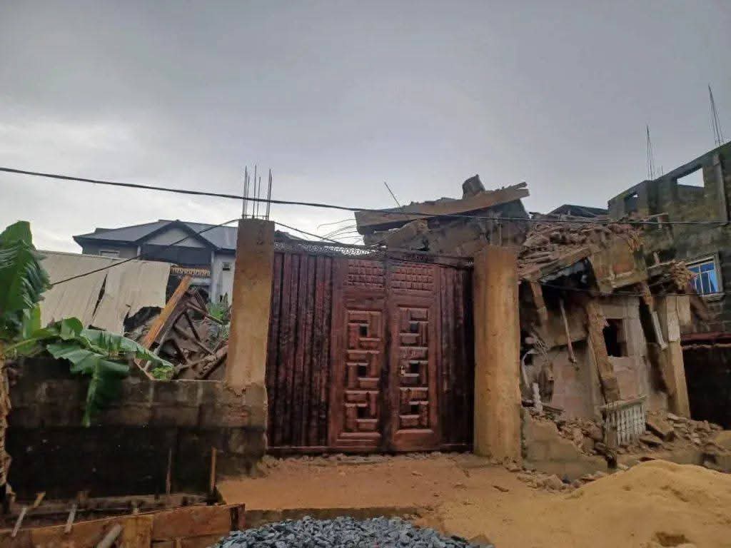 Mother and 14-year-old daughter d!e as three-storey building collapses in Anambra