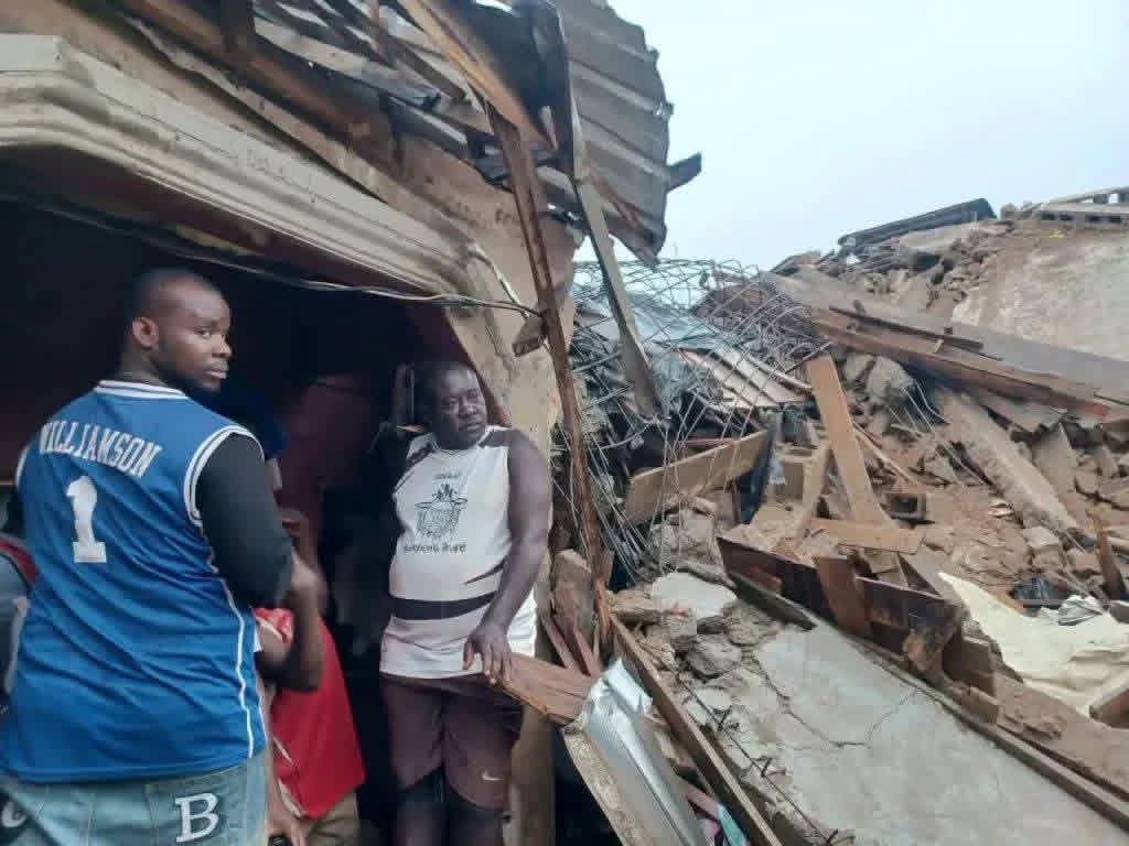 Mother and 14-year-old daughter d!e as three-storey building collapses in Anambra