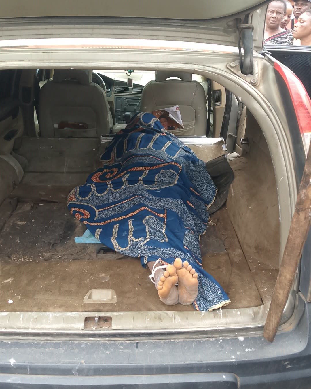 Mother and 14-year-old daughter d!e as three-storey building collapses in Anambra