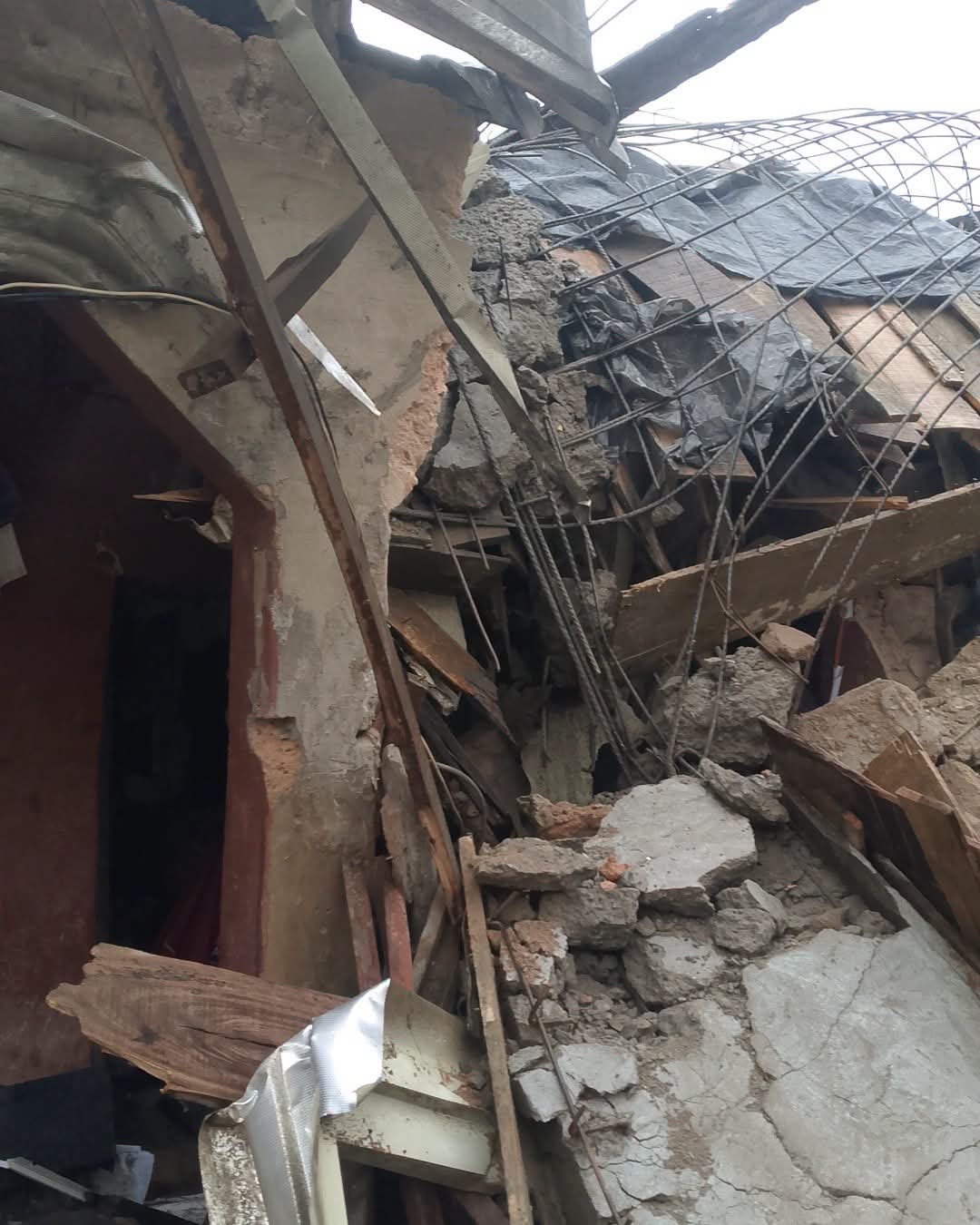 Mother and 14-year-old daughter d!e as three-storey building collapses in Anambra
