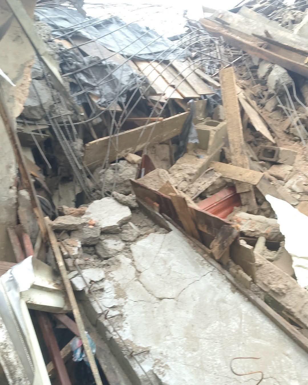 Mother and 14-year-old daughter d!e as three-storey building collapses in Anambra