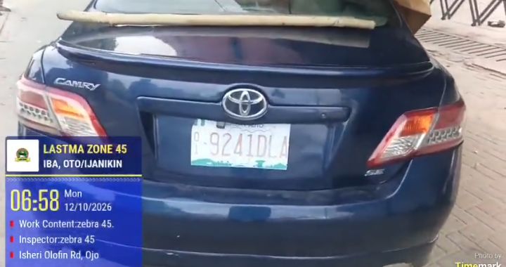 Driver dies as car rams into trailer in Lagos