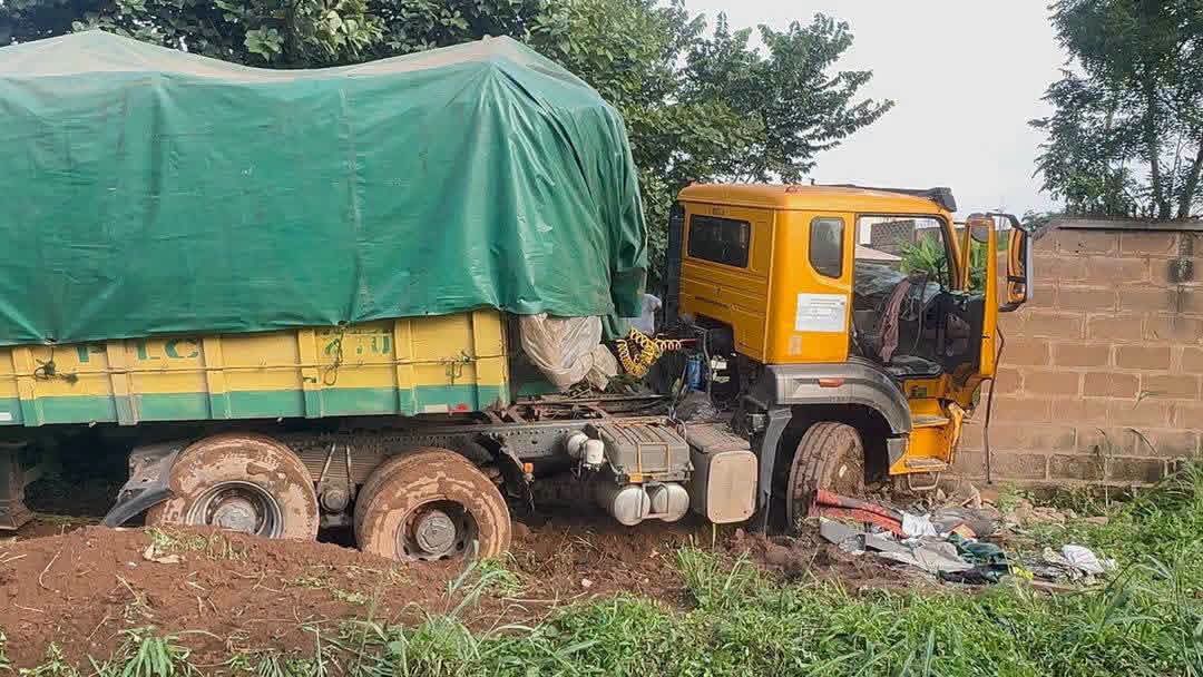 Female Corps member dies as truck rams into vehicles, motorcycle in Ibadan