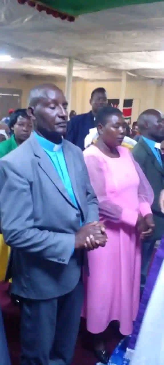 "You are the bone of my bones and the flesh of my flesh" - Pastor publicly begs his wife for forgiveness