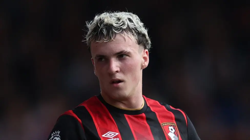 Bournemouth suspend Alex Jimenez for alleged messages to underage girl