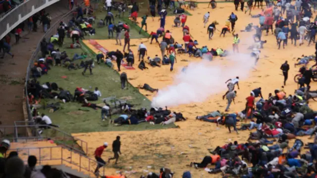 2 shot de@d as Kenyan security forces fire in the air to disperse crowd at viewing of Raila Odinga